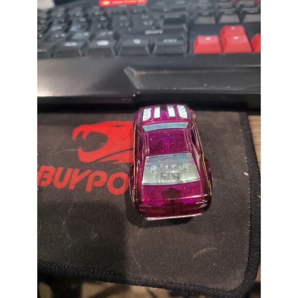 2004 Hotwheels Horseplay RARE Purple With Clear Teal Wheels Die-Cast Car - Picture 4 of 5